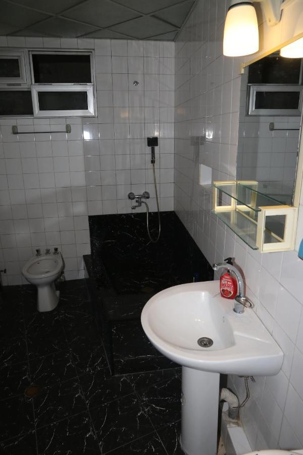 Sun Guest House Kutaissi Exterior foto