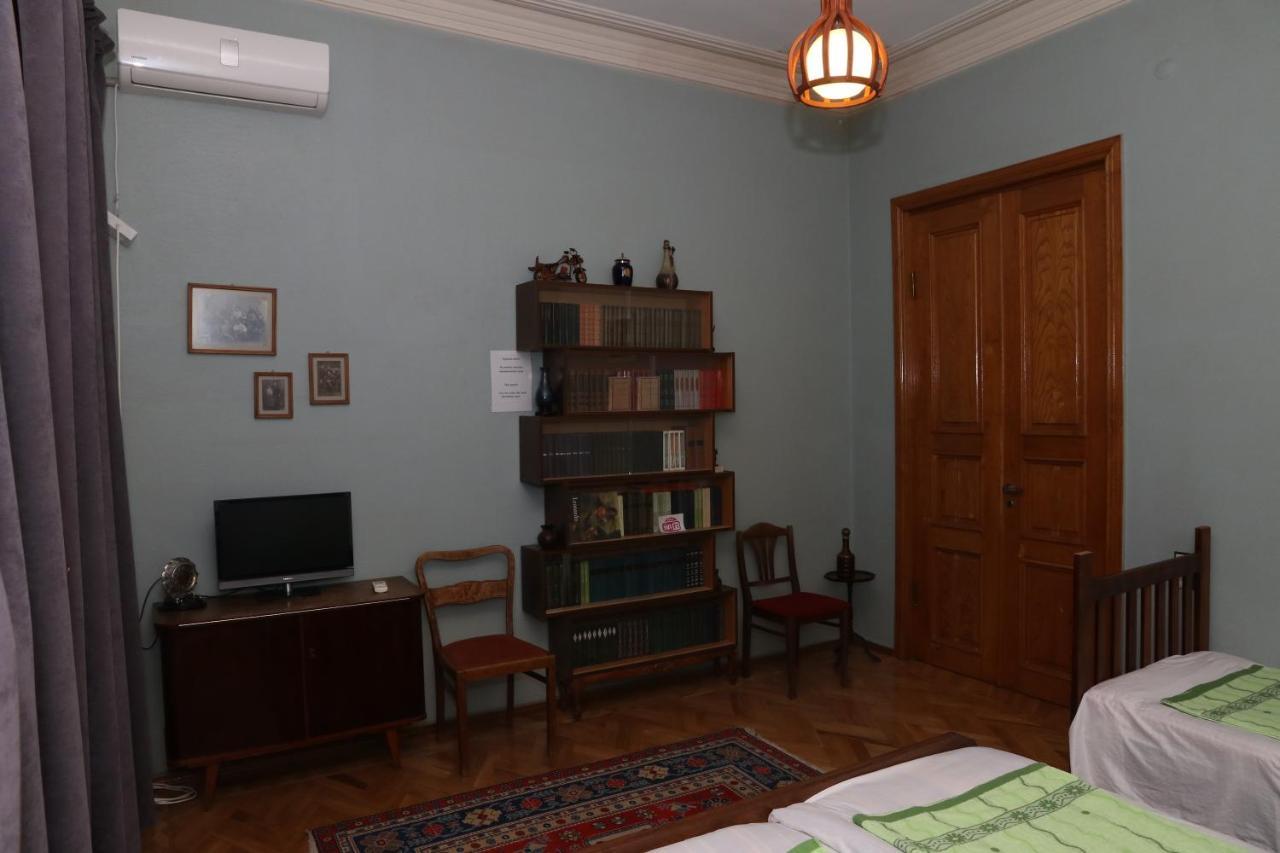 Sun Guest House Kutaissi Exterior foto